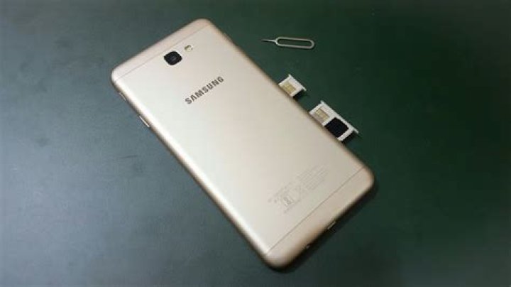 Where is memory card slot Samsung j7?
