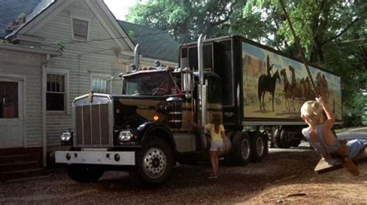 Who drove the tractor trailer in Smokey and the Bandit?