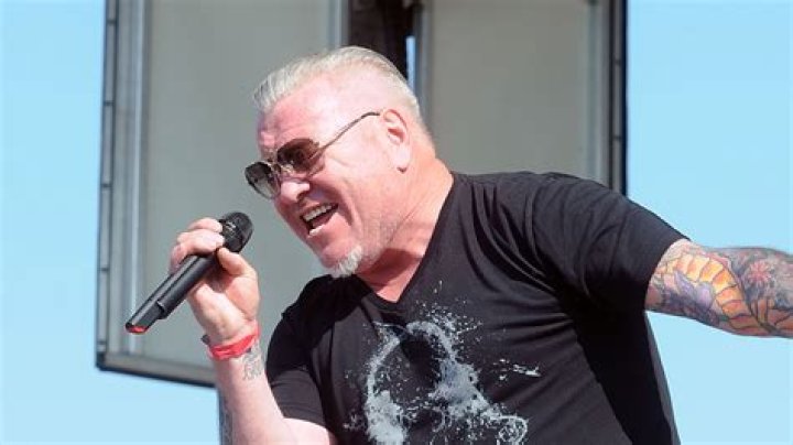 Who is the lead singer of Smash Mouth?