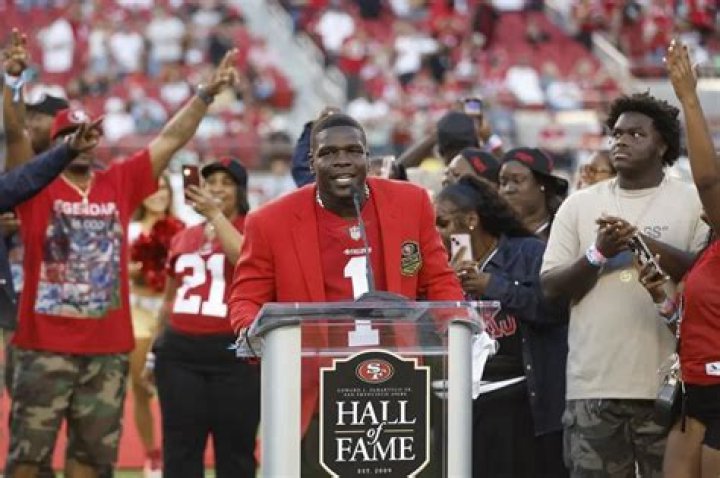 Who is the oldest living NFL Hall of Famer?