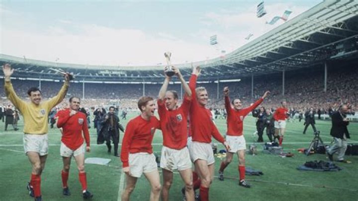 Who scored for England 1966 final?