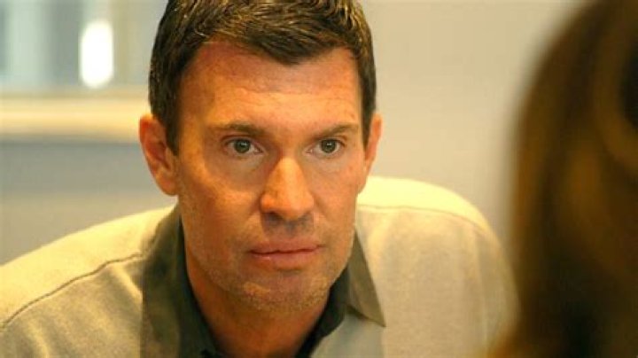 Why did Jeff Lewis get fired from living spaces?