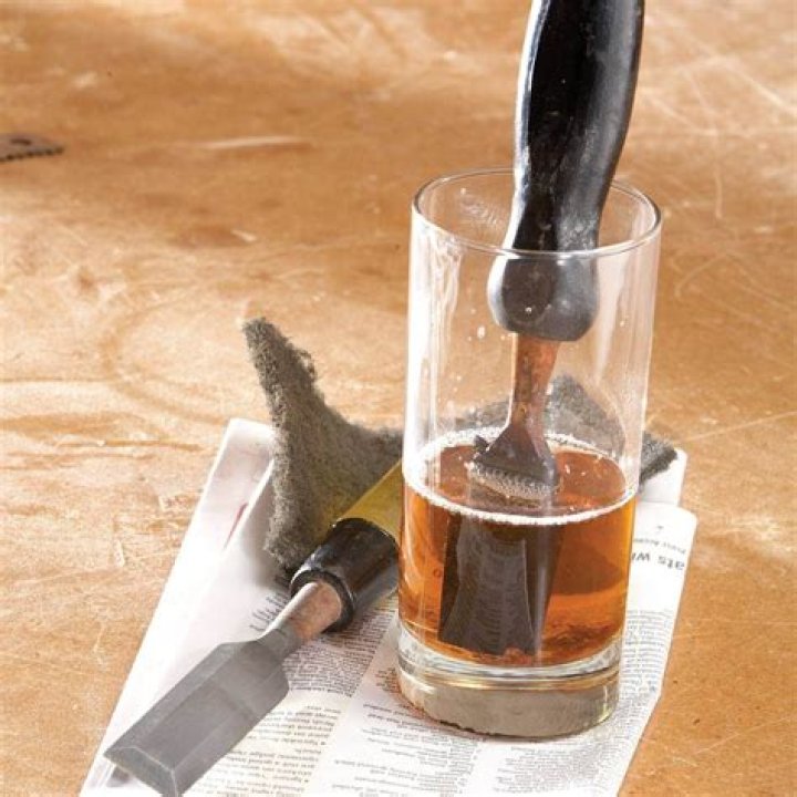 Will vinegar clean rusty tools?